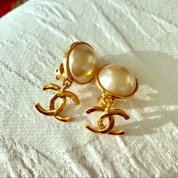 CHANEL Jewelry - FIRM - Rare Chanel CC Clip-on Earrings